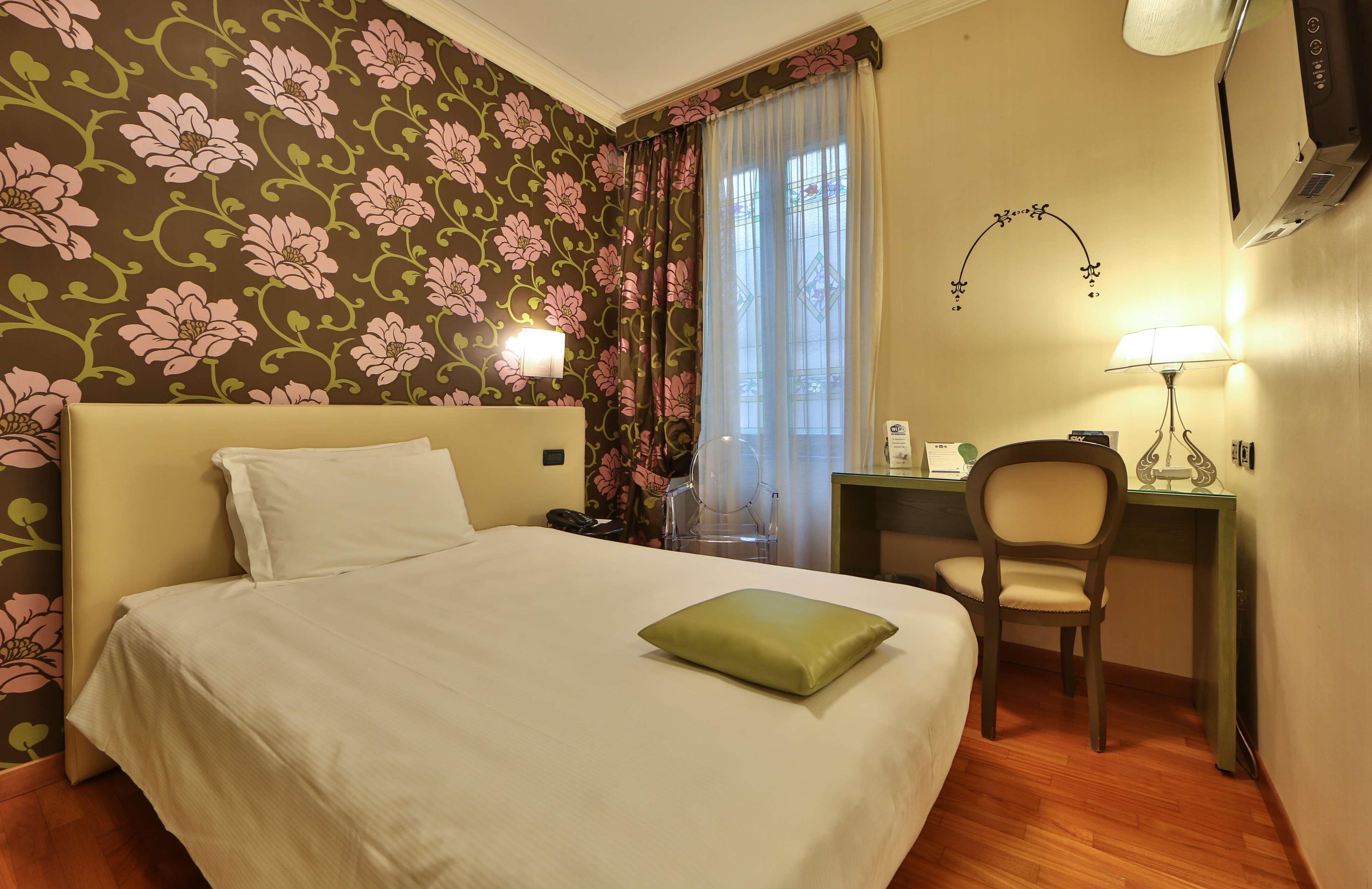 Western Genova 4*