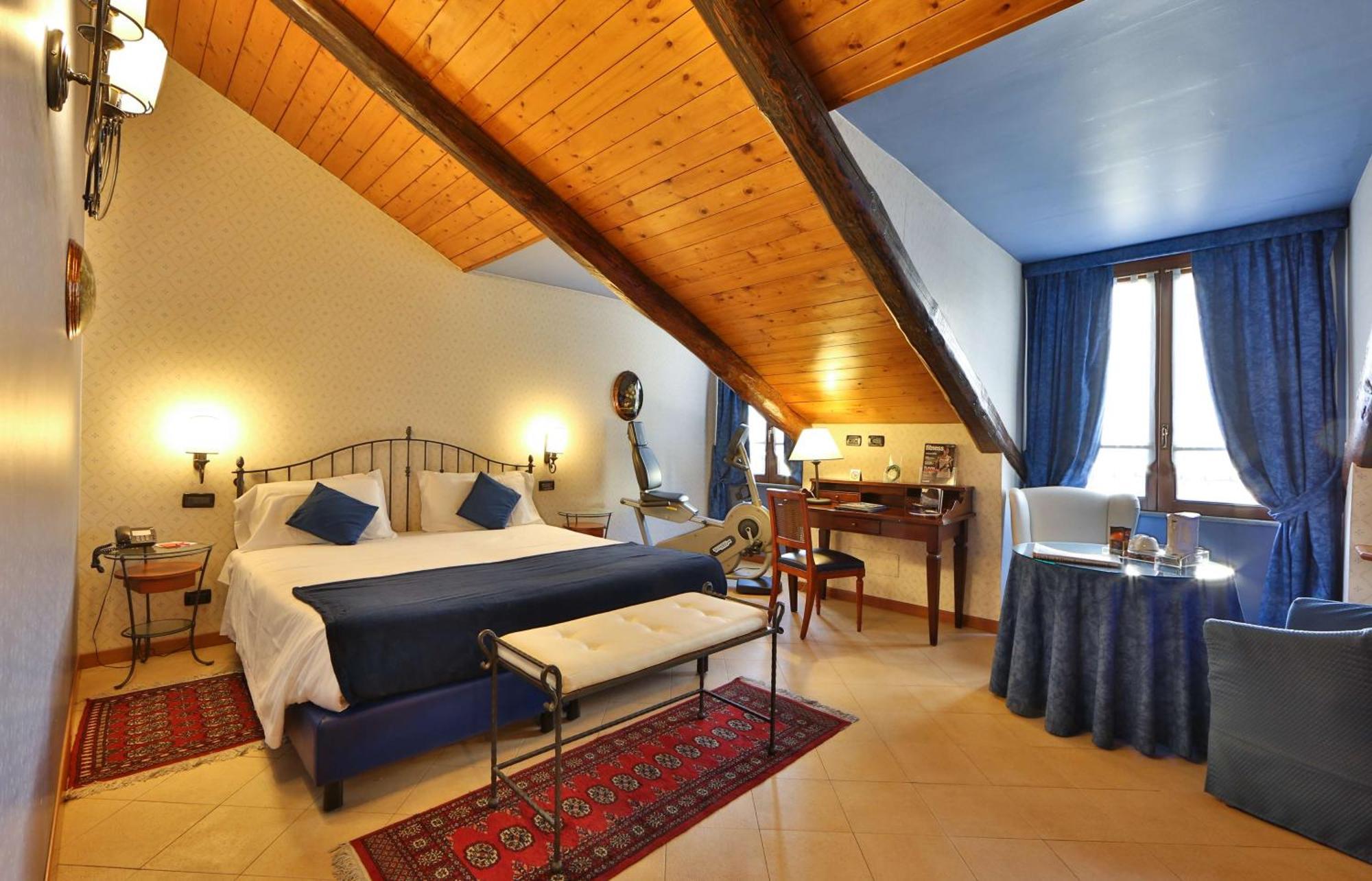 Western Genova 4*