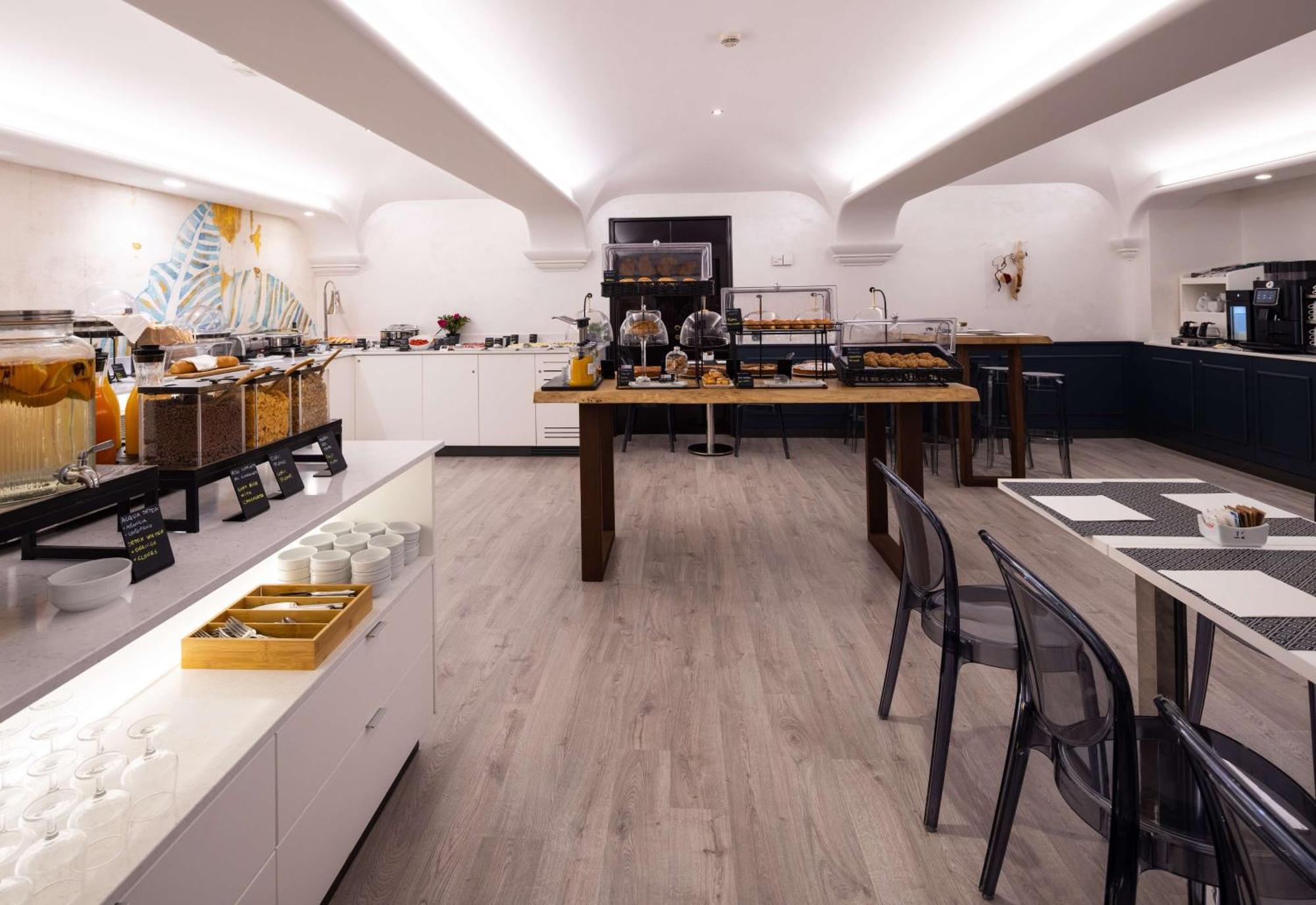 Western Genova Hotel 4*